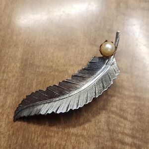 1960's Vintage Metal Feather &‎ Pearl Hair Clip